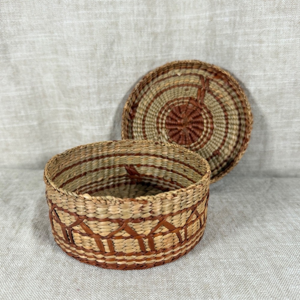 Woven Trinket Basket Good Vintage Boho Handcrafted Straw Round with Lid